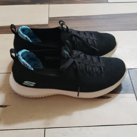 Skechers Ultra Flex Washable Slip Ons-Flourishing Views. Black - Picture 1 of 4